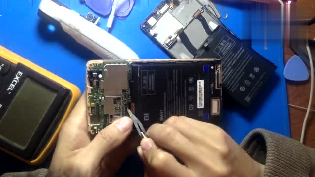 一个不开机的红米3s,原来是主板上的这个零件坏了,成功修复