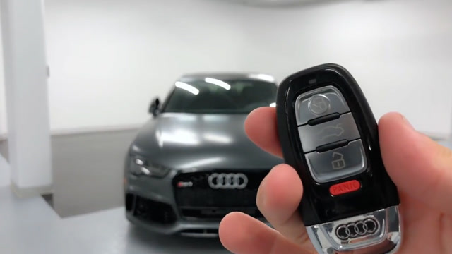 按下2018款奥迪rs7车钥匙,踩下油门那刻霸气才刚刚开始!