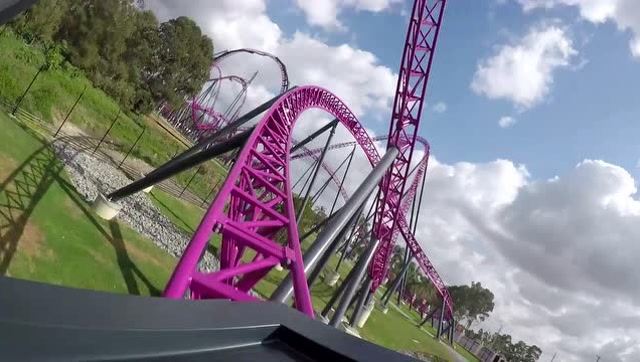 华纳电影世界过山车,体验115公里的"生死时速"