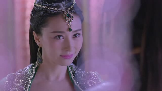 屠媚要上官警我证明对自己的爱,便要求上官警我喝下毒酒