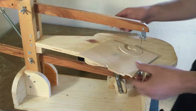 自制家用线锯台,居然还是电钻驱动的