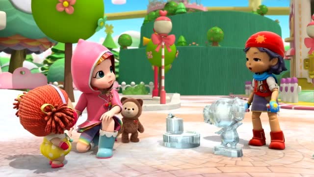 彩虹宝宝:小雪在雕刻自己喜欢的东西还让妞妞摆造型?