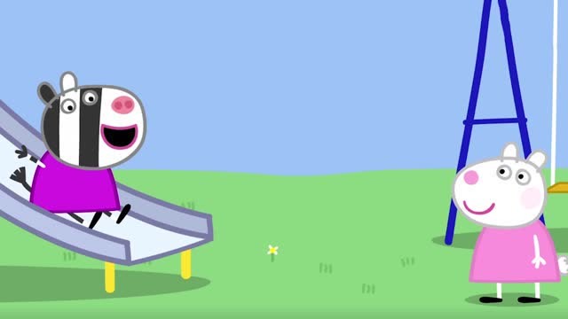 斑马苏怡从滑梯上滑下来了,苏西不敢玩只在一旁看着