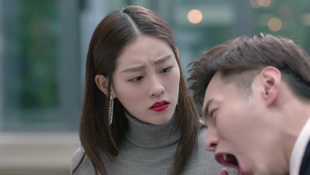 周心妍特意去套问陈默 可陈默不肯说 她只好对陈默动手