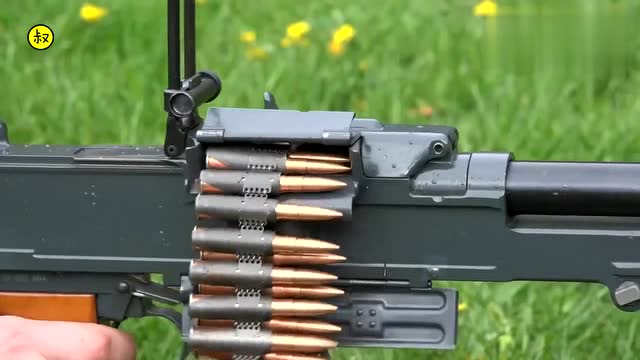 采用不可散式弹链供弹:捷克vz59式通用机枪靶场射击测试