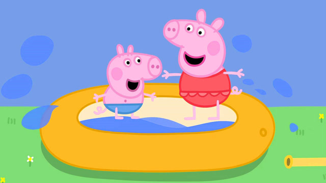 小猪佩奇一家去猪爷爷家避暑,佩奇换上泳衣在泳池里跳来跳去