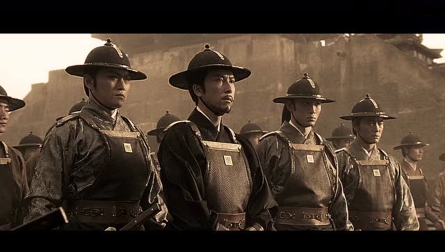 锦衣卫最厉害的武器叫"大明十四势",宝盒里内藏十四柄精钢宝刀