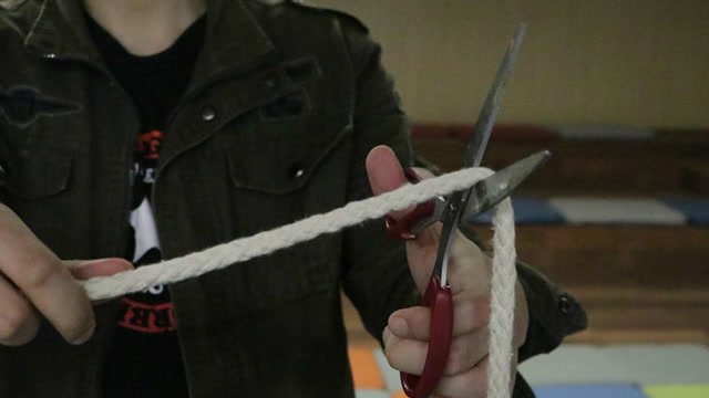 剪绳还原魔术教学,绳子剪断又神奇复原?