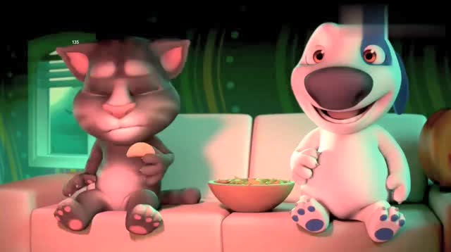 汤姆猫和汉克狗看恐怖片,安吉拉扮鬼吓唬,没想到三人都被吓晕了