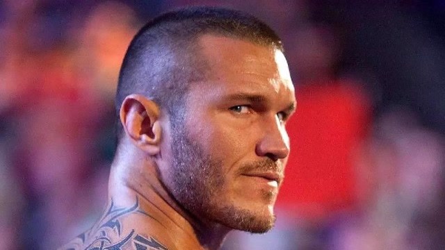 wwe经典战斗:兰迪奥顿的第一次比赛,猜猜他当时多大?