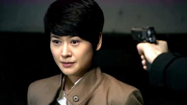 军统特务监视卧底,搜查卧底的东西,没想到卧底早有准备