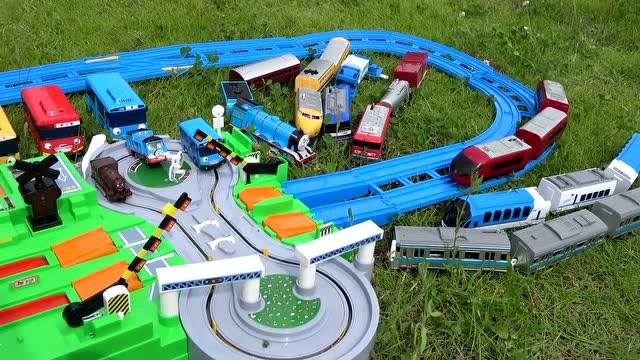 12个模型组装的托马斯小火车,真是漂亮,好想要一个!