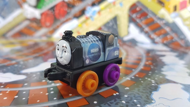 趣味小玩具:托马斯小火车在雪地轨道行驶