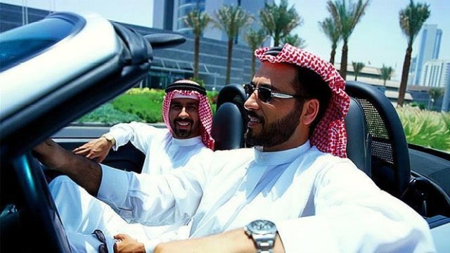 迪拜土豪月薪赚多少?知情人说出真相后,网友:想去迪拜捡垃圾!