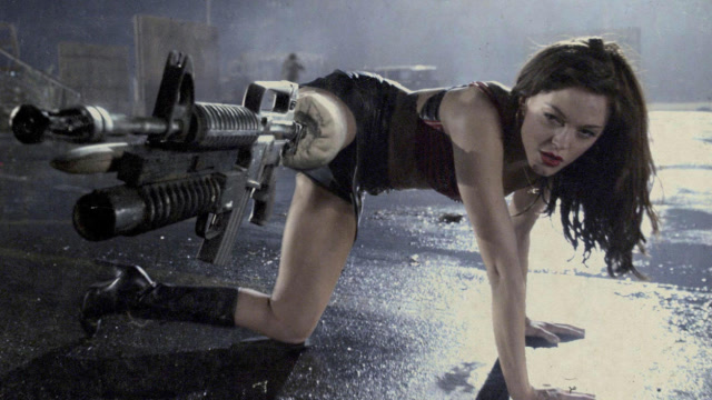 飞船坠入恐怖星球,美女在断腿上安装一挺机枪,对准丧尸直接扫射!