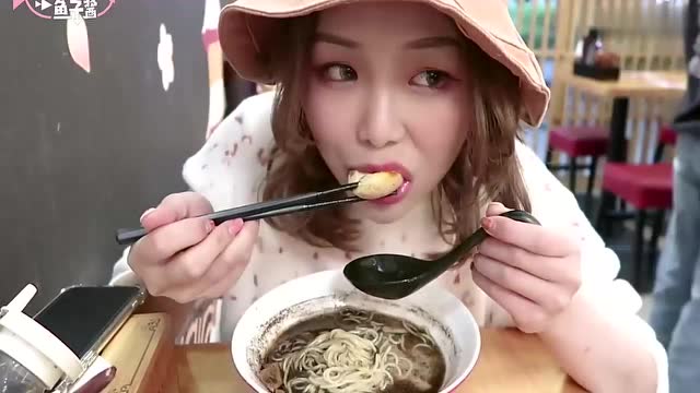 吃播大胃王鱼子酱吃网红日式拉面,这么多口味测评看的好诱人