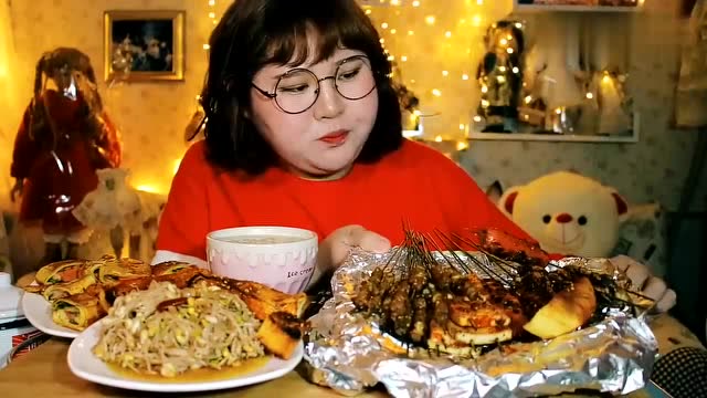 吃播大胃王,肉姐吃东西好像带着节奏,看得我都流口水啦