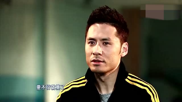 音乐人黄征跳水比赛连2公分的泳裤都敢穿真是豁出去了