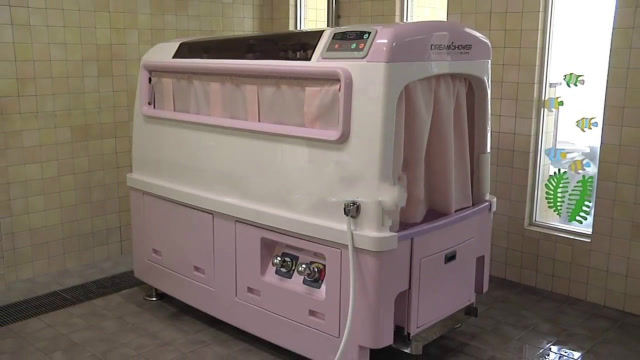 懒人的福音,日本发明全自动洗澡机,躺进去睡一觉身上就变得干净!