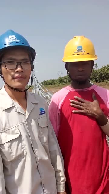 中国小哥在非洲工作,他工友的中国话说挺好