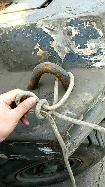 小技巧,户外拖车系绳子的方法,简单实用!