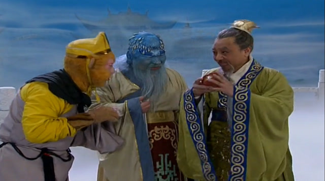 孙悟空找水德星君帮忙,看了水伯的水具,悟空:你跟我闹着玩吧!