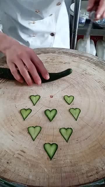 心型小黄瓜,原来是这样切出来的,太牛了!