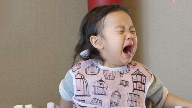 甜馨不吃饭贾乃亮出奇招,甜馨看到后立马哭了!得知真相众人笑翻