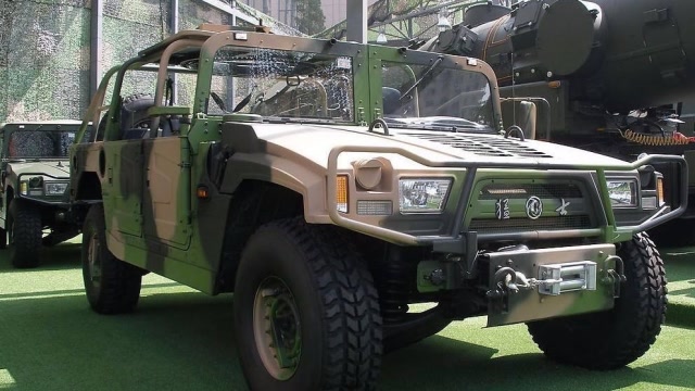 性能直逼美国悍马,东风猛士突击车帅气亮相,解放军都说好用