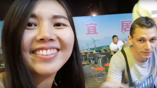 越南姑娘来中国见网友,首次见面就被吓到:中国人这么有钱?