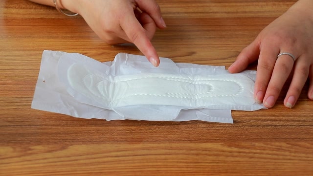 卫生巾贴床头果然厉害,很多男人女人都需要,后悔才知道