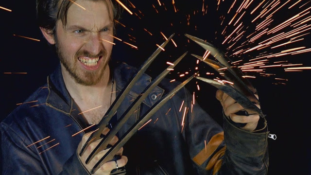 漫威迷自制狼叔钢爪,威力巨大瞬间切开钢板,金属机械感十足