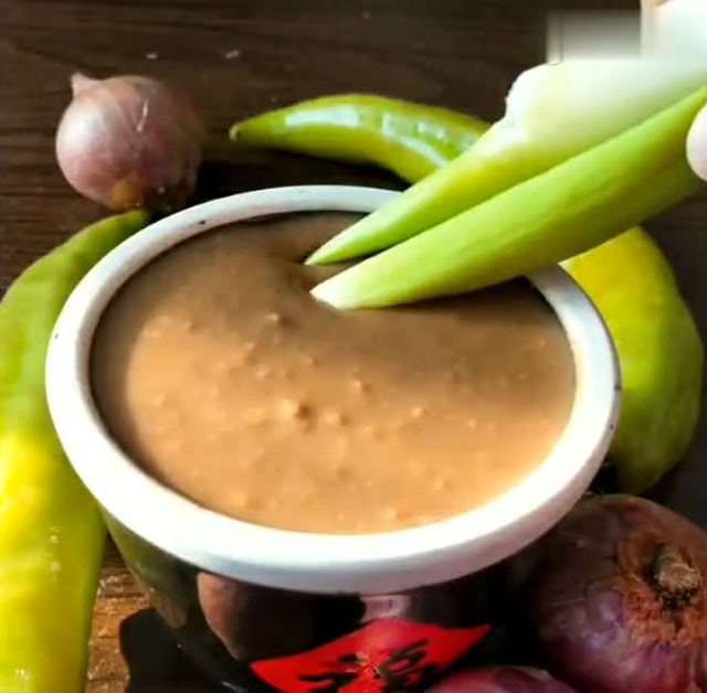 东北人最爱吃的大葱蘸酱,味道好极了!