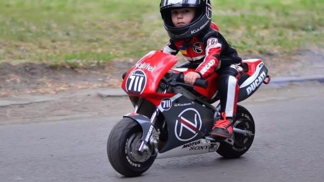 世界上最小的摩托车,以为是儿童玩具,一拧油门才发现不对劲