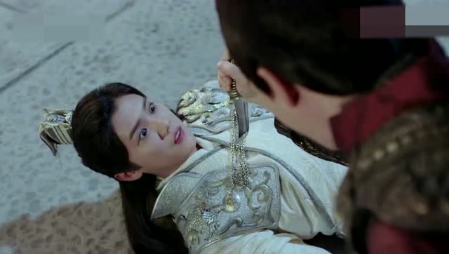 择天记:周通妄想用红袍挡住陈长生,三十六一个隐身,快刀斩乱麻