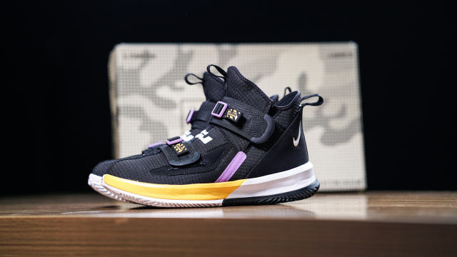 战士13开箱:机能风扑面而来