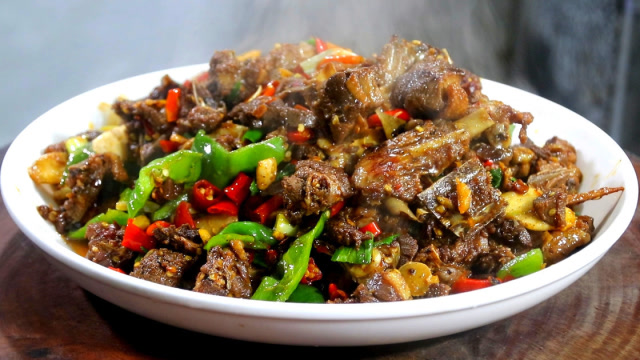 教你农家青椒炒鸭肉的做法香辣爽口做法简单配米饭超过瘾