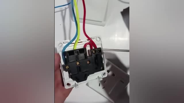 电工知识分享一开五孔插座的安装接线方法讲解
