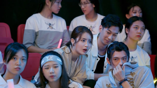 《全职高手》苏沐橙摆弄孙翔连衣帽,动作亲昵,孙翔直呼:讨厌!