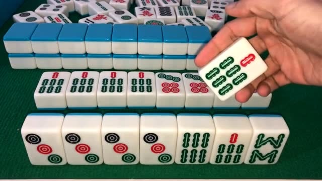 小伙打麻将手气太好连开三杠杠上花就是这副牌七条有点多