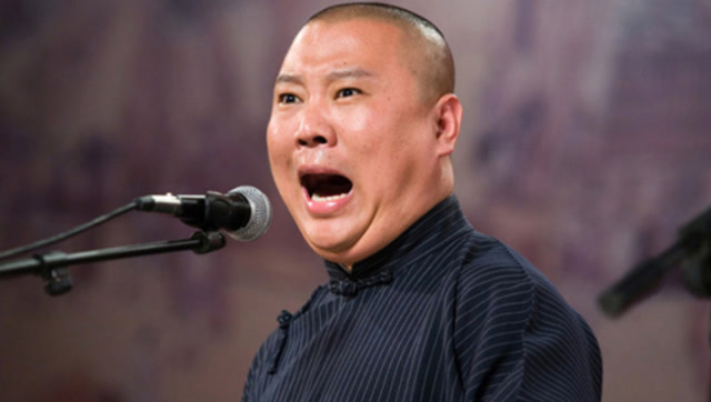 郭德纲小儿子罕见出镜,锅盖头加长马尾古灵精该:和他爹长的一样