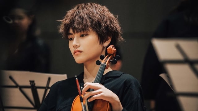 帅气女孩叶禹含原创《黑》,展示黑势力,有点不一样!