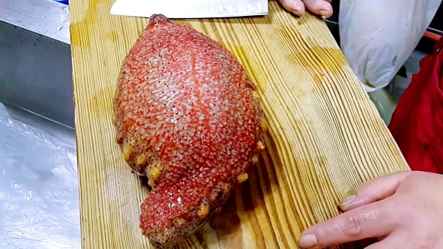 花200元买只2斤重"胖海参",以为赚了,切开后让人哭笑不得