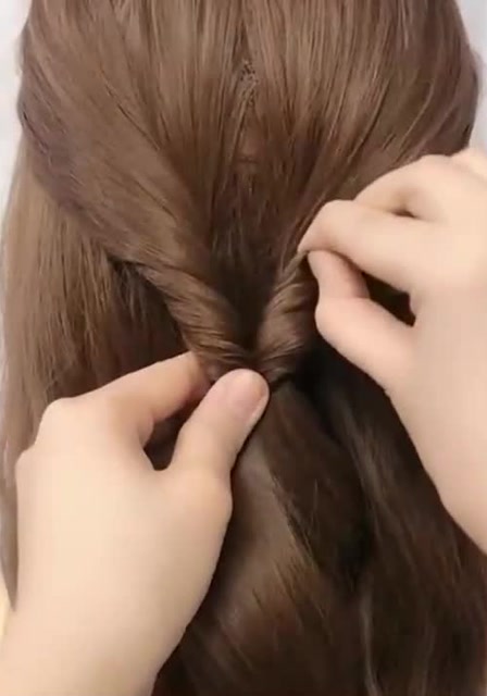 美发达人:随性又好看,谁扎都很美的发型,赶紧绑起来