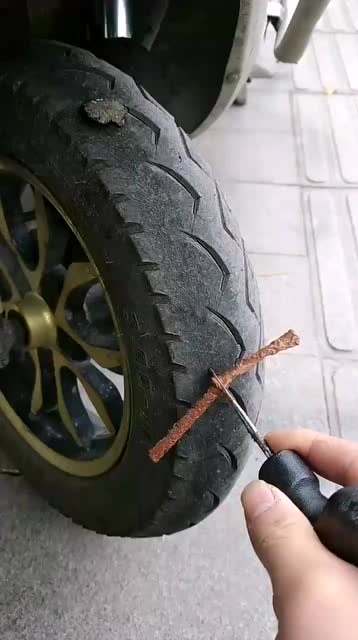 用辣条补胎高手的操作不一般,真棒