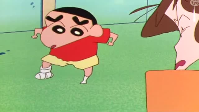 蜡笔小新:小新的脚伤早好了,妈妈让他练习走路
