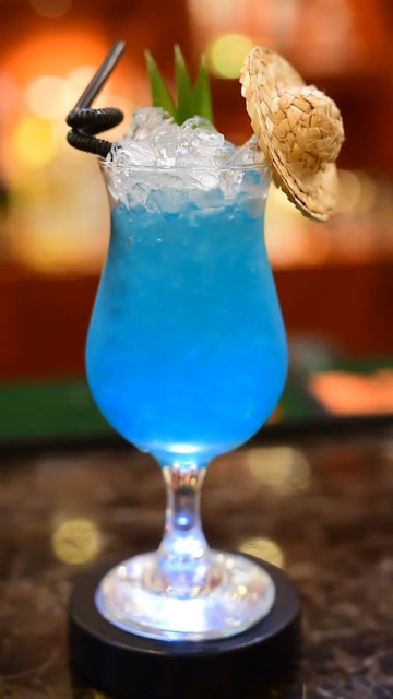 蓝色夏威夷鸡尾酒配方图片