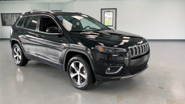 2020款吉普自由光到店实拍,详细了解外观和内饰,才知道啥叫改变