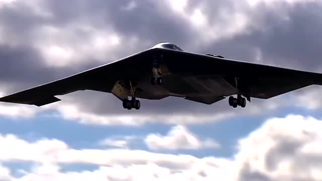 像外星飞碟的飞机:b2隐形战略轰炸机