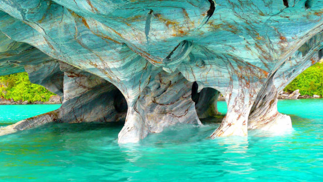 世界上最美的大理石洞穴,经历6000多年,由冰川泥水打磨而成